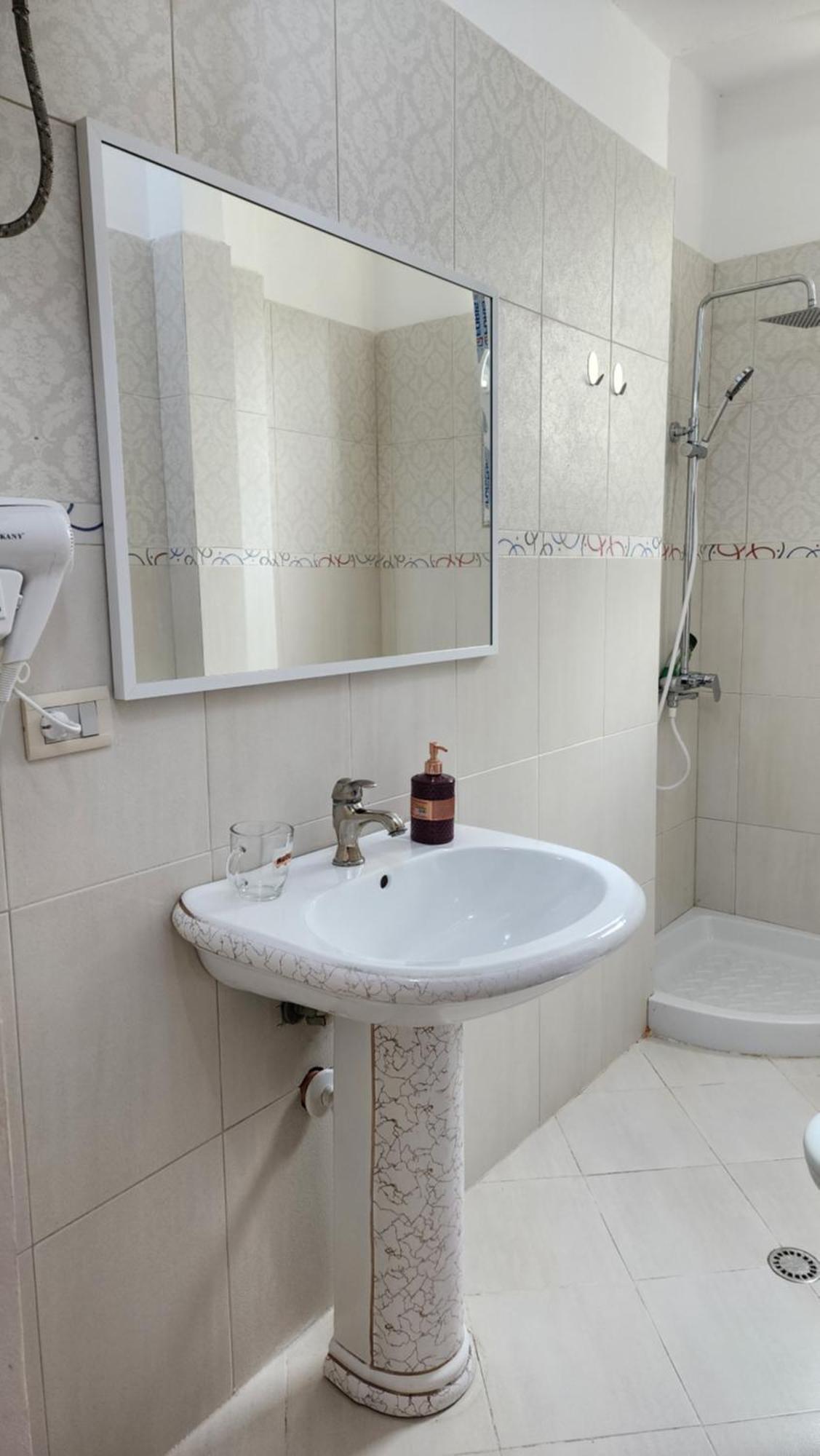 Seasons Apartment's Wlora